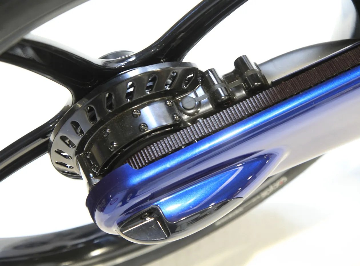 Transmission par courroie carbone et moyeu du Gocycle G5